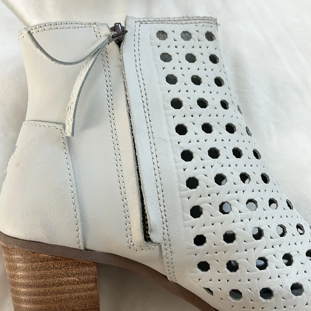 HOT Open Toed Booties - Picture 5 of 9